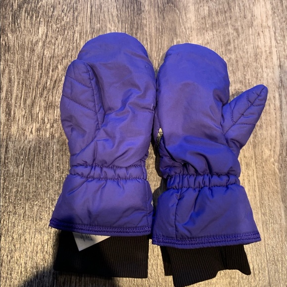 Girls Lululemon mittens - Picture 3 of 4